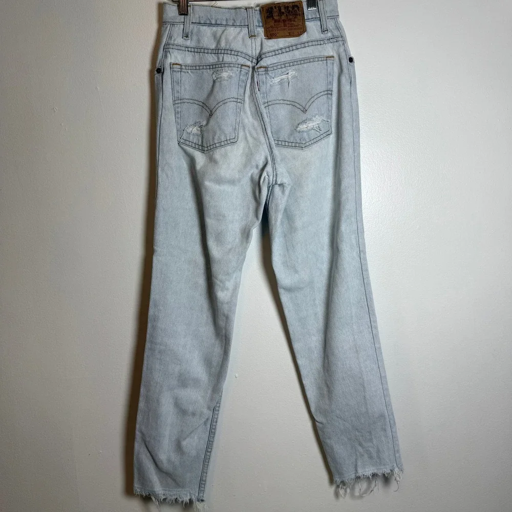 Levi's 550 Jeans Light Wash Distressed Frayed Hem Womens Size‎ 36x32 - Picture 2 of 7